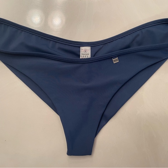 Wicked Weasel 2533 Lined Scrunch Bikini Bottom, color Blue size Medium - Picture 3 of 5